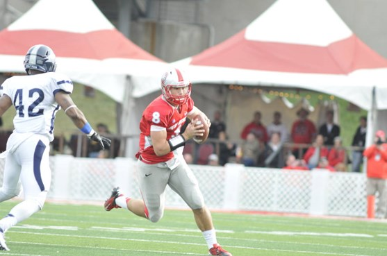 Cole Gautsche runs the ball.