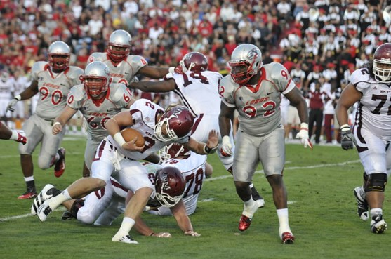 The Aggies' Matt Christian finds himself surrounded by Lobos
 Reggie Ellis (92), Jake Carr (60), Jacori Greer (90)