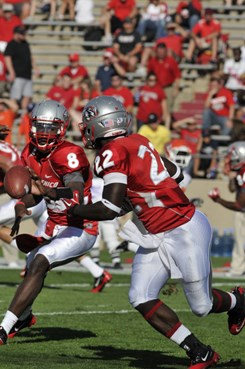 Quarterback Tarean Austin pitches the ball to Crusoe Gongbay