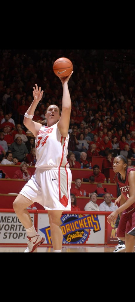 Junior Valerie Kast scored a career-high 18 points and had a career-high 5 blocks.