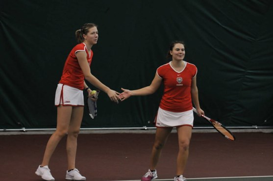 Freshmen Nikolina Grbac and Michaela Bezdickova