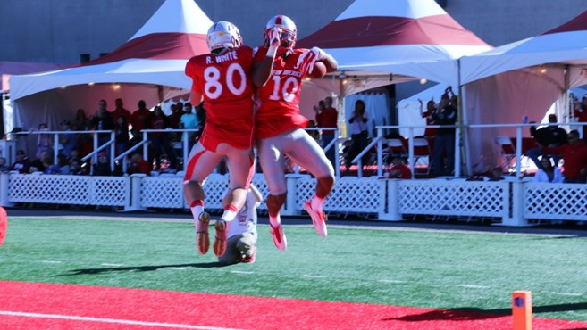 Lobos Defeat Wyoming in Season Finale