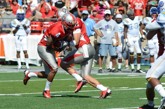 Demarcus Rogers takes the handoff from B.R. Holbrook vs. Southern University. The Lobos accumulated 177 yards on the ground in the first half. (Dave...
