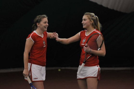Sophomores Kristin Eggleston and Laura Richardson